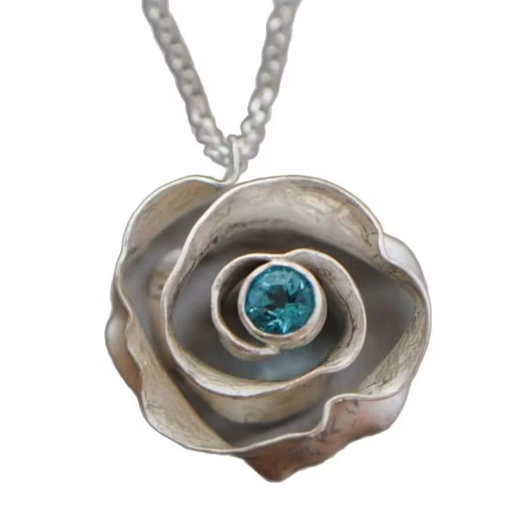 Aoaome Vintage Hollowed Out Rose Inlaid With Zircon Necklaces