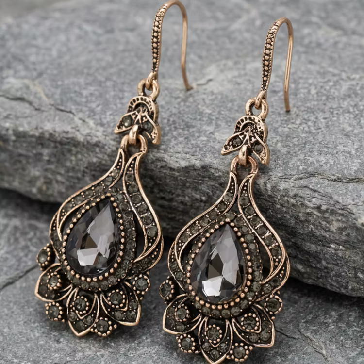 Aoaoame Victorian Style Teardrop Earrings