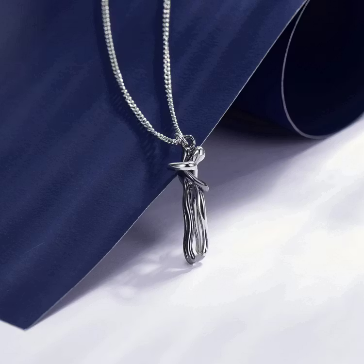 Aoaome Hug Necklaces