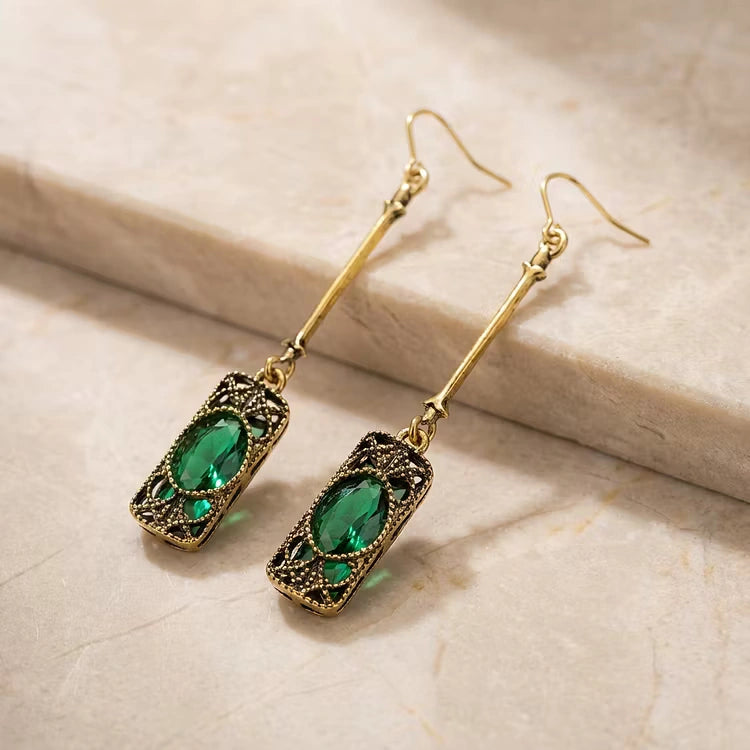 Aoaome Green Lantern Pendant in Gold Earrings