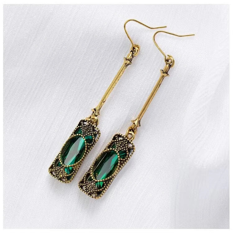 Aoaome Green Lantern Pendant in Gold Earrings