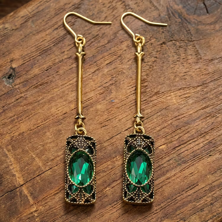 Aoaome Green Lantern Pendant in Gold Earrings