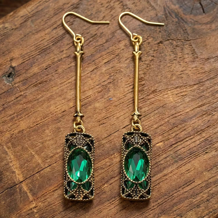 Aoaome Green Lantern Pendant in Gold Earrings