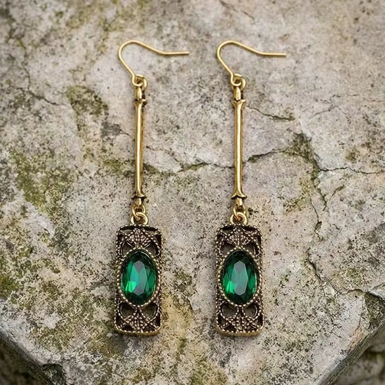 Aoaome Green Lantern Pendant in Gold Earrings