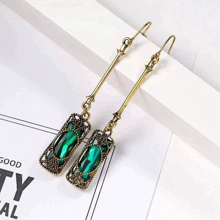 Aoaome Green Lantern Pendant in Gold Earrings