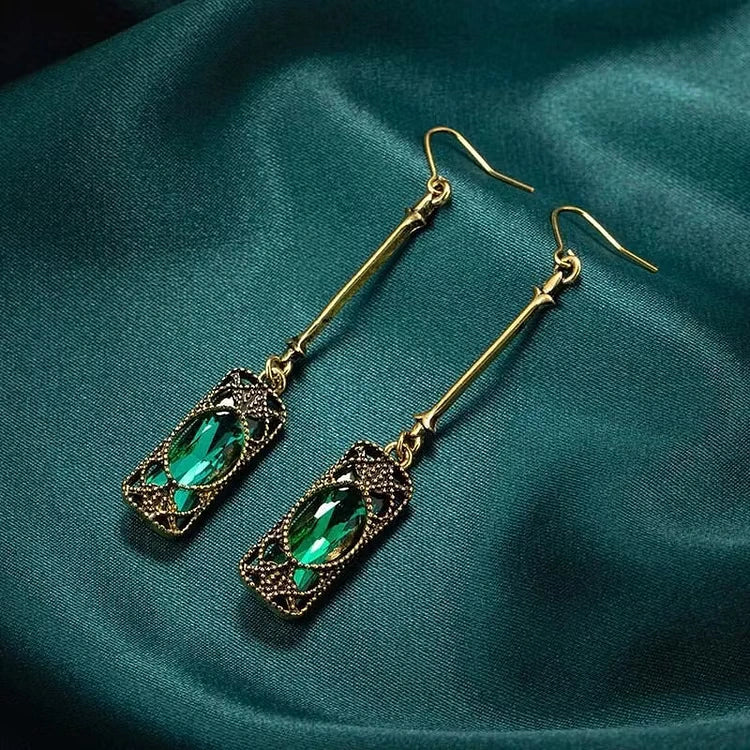 Aoaome Green Lantern Pendant in Gold Earrings