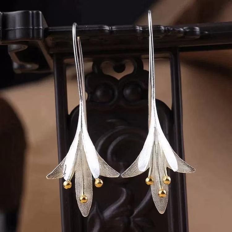 Aoaome Silver Flower Earrings