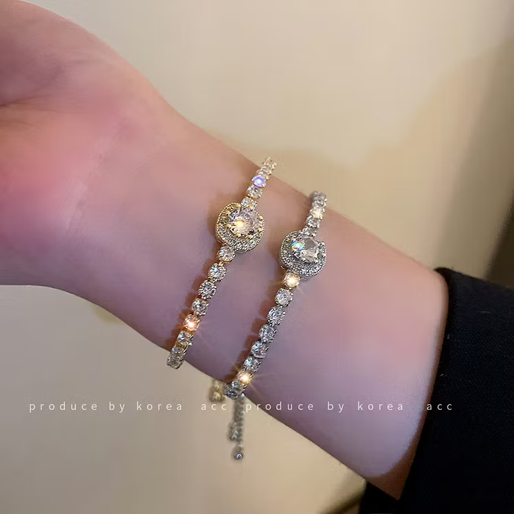 Aoaome Square Diamond Studded Bracelets