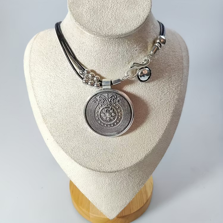 Aoaome Vintage Bohemian Flower Pattern Pendant Necklaces
