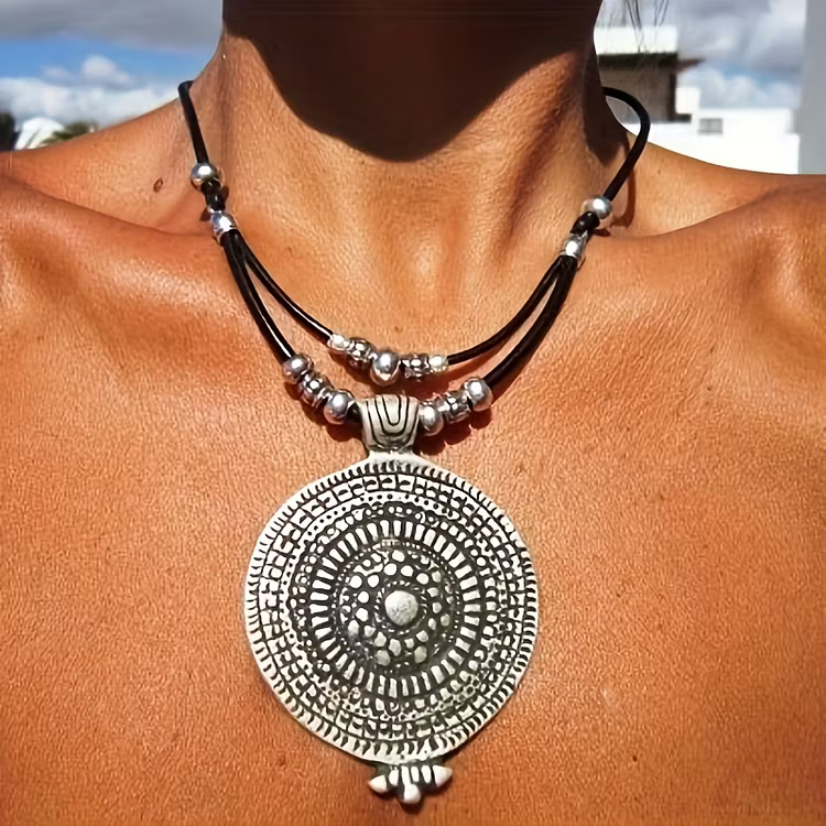 Aoaome Vintage Color Round Pendant Personality Pattern Necklaces