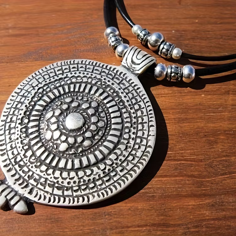 Aoaome Vintage Color Round Pendant Personality Pattern Necklaces
