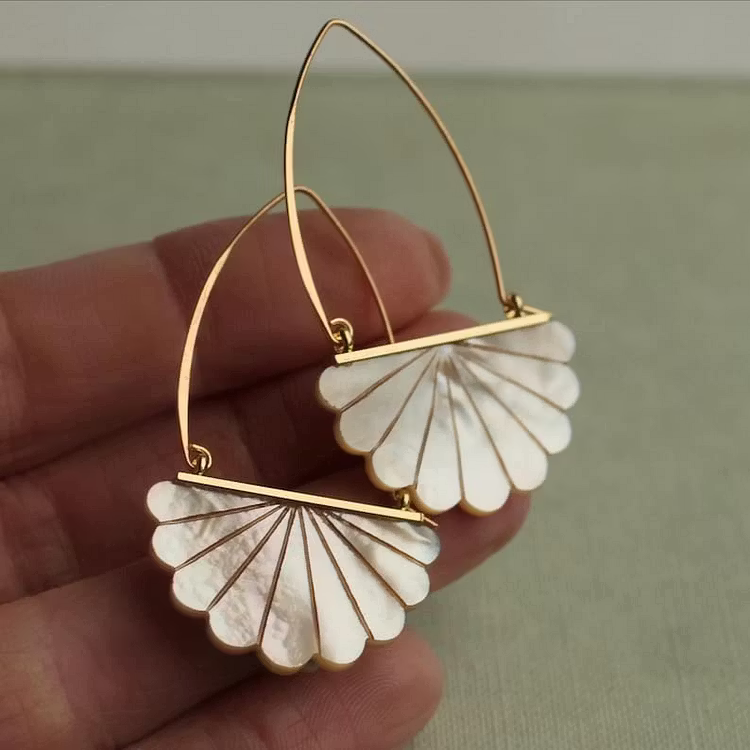 Aoaome Vintage Fan Pearl Drop Earrings