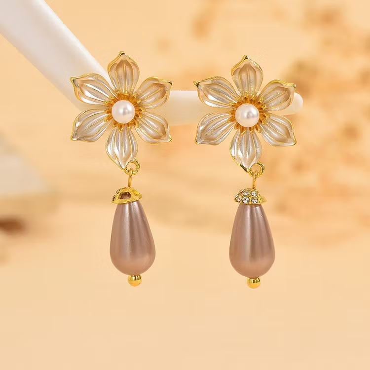 Aoaome Vintage Flower Pearl Earrings