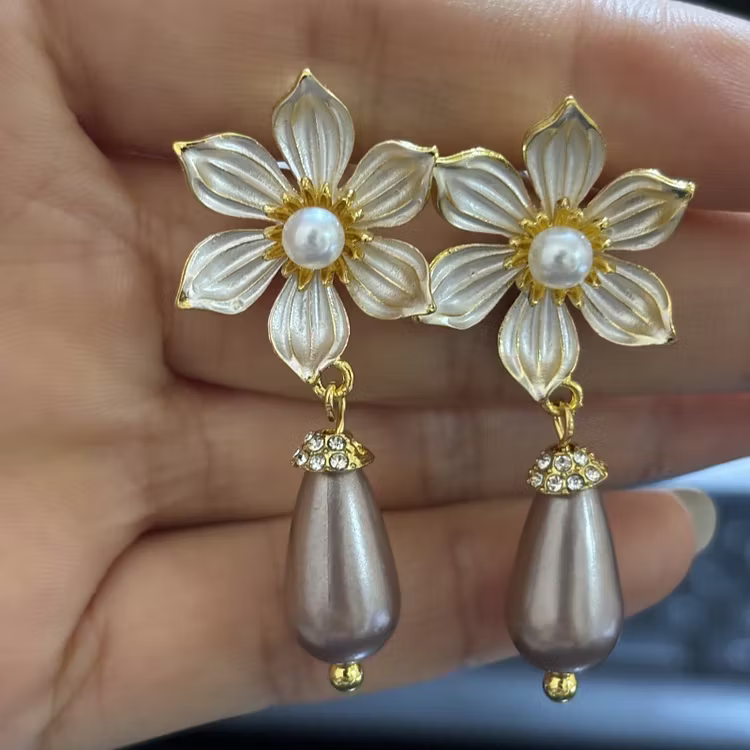 Aoaome Vintage Flower Pearl Earrings