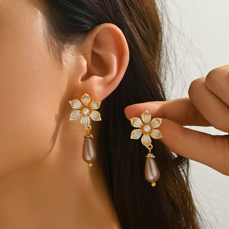 Aoaome Vintage Flower Pearl Earrings