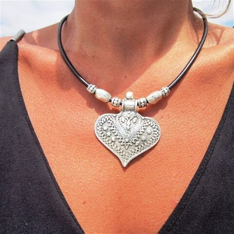Aoaome Vintage Pattern Love Art Cowhide Rope Necklaces