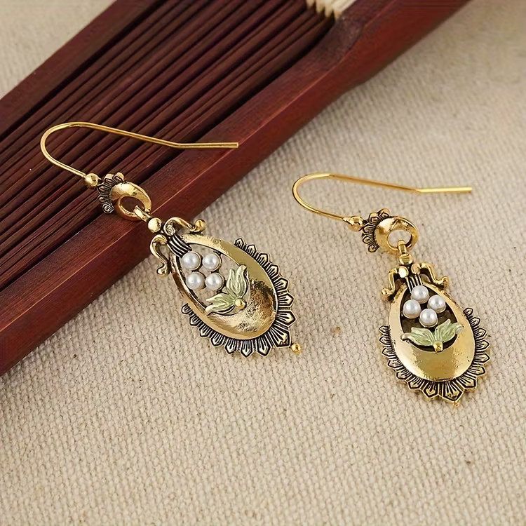 Aoaome Vintage Water Drop Flower Pearl Earrings