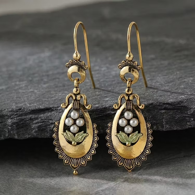 Aoaome Vintage Water Drop Flower Pearl Earrings