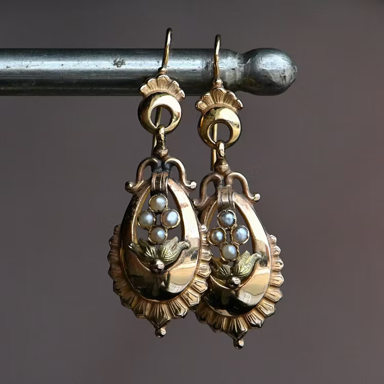 Aoaome Vintage Water Drop Flower Pearl Earrings