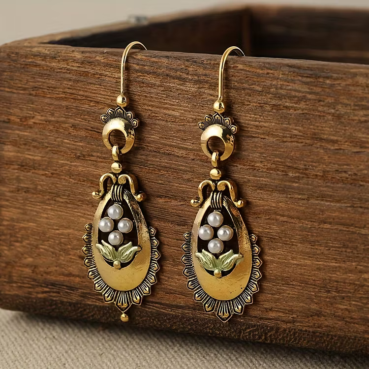 Aoaome Vintage Water Drop Flower Pearl Earrings