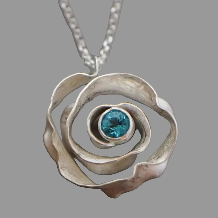 Aoaome Vintage Hollowed Out Rose Inlaid With Zircon Necklaces
